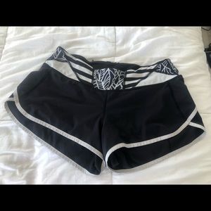 Lululemon Speed Up Shorts- Size 6 - RARE!!